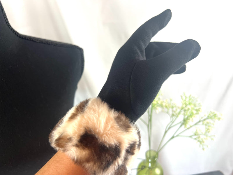 Faux Fur Trim, Suede Texture, Winter Gloves, Leopard Print, Warm Accessory, Fashion Gloves, Soft Handwear, Animal Pattern, Elegant Design, Luxury Feel, Cold Weather, Stylish Gloves, Comfort Fit