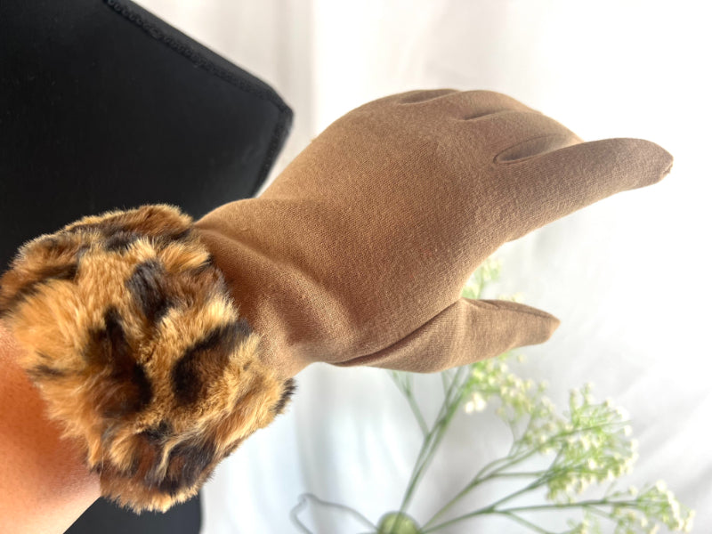 Faux Fur Trim, Suede Texture, Winter Gloves, Leopard Print, Warm Accessory, Fashion Gloves, Soft Handwear, Animal Pattern, Elegant Design, Luxury Feel, Cold Weather, Stylish Gloves, Comfort Fit