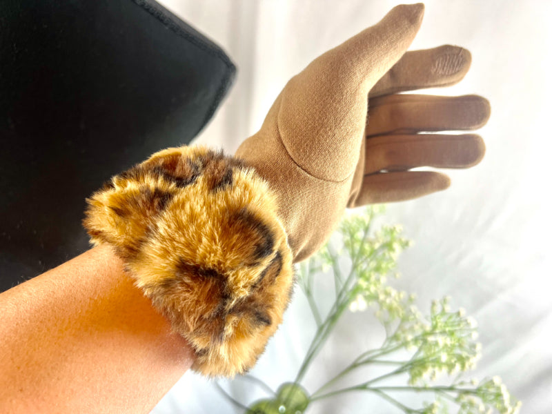 Faux Fur Trim, Suede Texture, Winter Gloves, Leopard Print, Warm Accessory, Fashion Gloves, Soft Handwear, Animal Pattern, Elegant Design, Luxury Feel, Cold Weather, Stylish Gloves, Comfort Fit