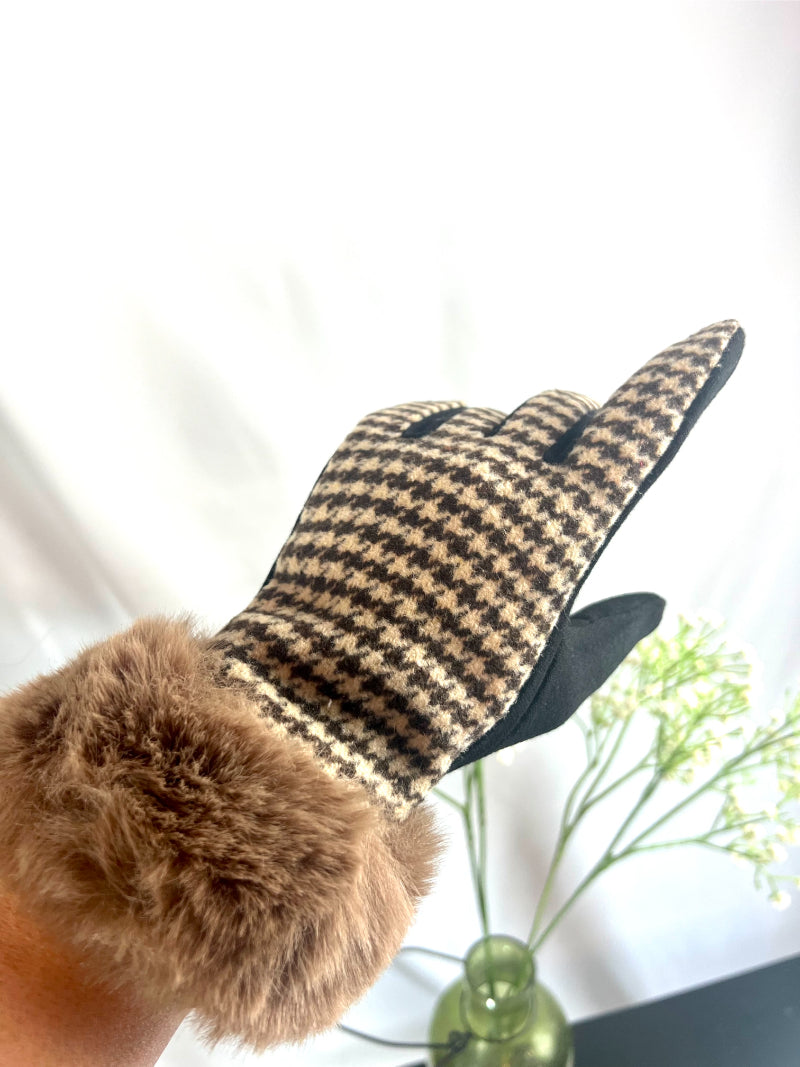 Houndstooth Glove, Faux Fur Cuff, Khaki Gloves, Touchscreen Glove, Vintage Gloves, Chic Winterwear, Soft Handwear, Retro Accessory, Patterned Gloves, Warm Gloves, Elegant Gloves, Fur Trim Gloves, Stylish Gloves