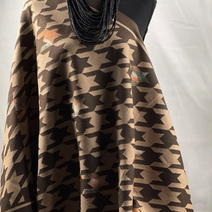 Brown Scarf, Houndstooth, Jacquard Touch, Vintage Look, Handcrafted, Retro Style, Solid Border, Soft Weave, Classic Chic, Warm Wrap, Artisan Scarf, Timeless, Fashion Piece