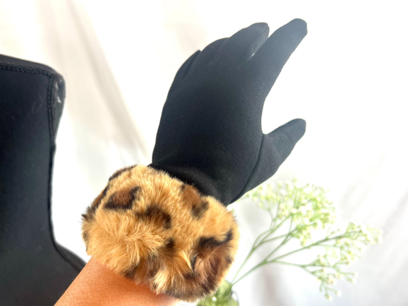 Faux Fur Trim, Suede Texture, Winter Gloves, Leopard Print, Warm Accessory, Fashion Gloves, Soft Handwear, Animal Pattern, Elegant Design, Luxury Feel, Cold Weather, Stylish Gloves, Comfort Fit