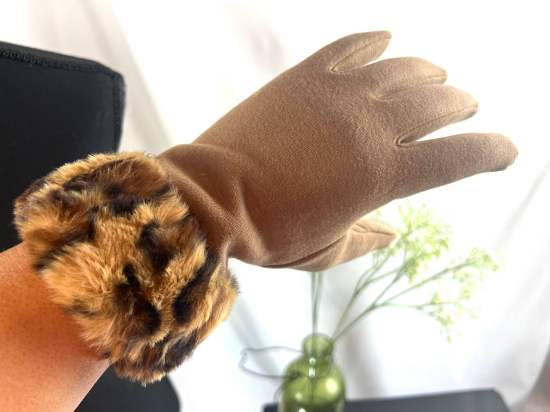 Faux Fur Trim, Suede Texture, Winter Gloves, Leopard Print, Warm Accessory, Fashion Gloves, Soft Handwear, Animal Pattern, Elegant Design, Luxury Feel, Cold Weather, Stylish Gloves, Comfort Fit