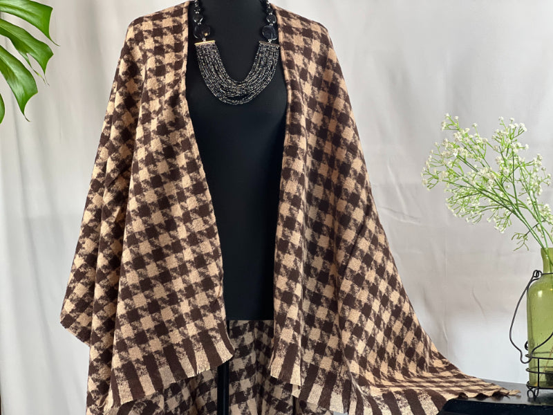 Ruana Shawl, Handmade Wrap, Khaki Poncho, Artisan Shawl, Vintage Style, One-Size Wrap, Houndstooth, Cozy Poncho, Crafted Wrap, Soft Shawl, Unique Cape, Eco-Friendly, Timeless Chic