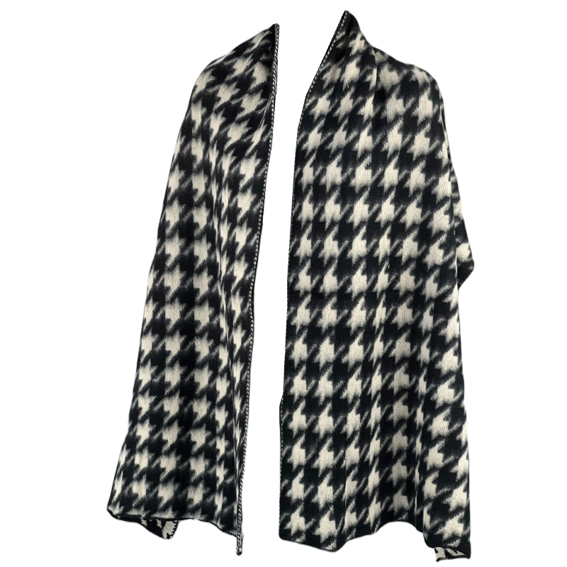 Houndstooth ScarfBlack White Scarf,Winter Fashion Scarf,Fringed Scarf,Elegant Women's Scarf,Classic Pattern Wrap,Warm Winter Accessory,Designer Scarf,Trendy Winter Wear,Monochrome Fashion,Statement Scarf,Soft Wool-Feel Scarf,Chic Houndstooth Shawl,