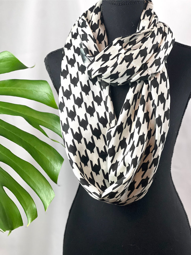 Houndstooth Scarf, Pashmina Loop, Infinity Wrap, Artisan Scarf, Monochrome Shawl, Vintage Loop, Classic Scarf, Soft Pashmina, Handmade Wrap, Black White Scarf, Crafted Shawl, Eco Scarf, Timeless Wrap