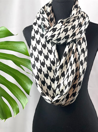 Houndstooth Scarf, Pashmina Loop, Infinity Wrap, Artisan Scarf, Monochrome Shawl, Vintage Loop, Classic Scarf, Soft Pashmina, Handmade Wrap, Black White Scarf, Crafted Shawl, Eco Scarf, Timeless Wrap