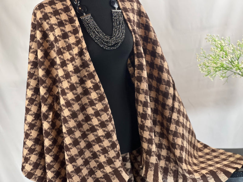 Ruana Shawl, Handmade Wrap, Khaki Poncho, Artisan Shawl, Vintage Style, One-Size Wrap, Houndstooth, Cozy Poncho, Crafted Wrap, Soft Shawl, Unique Cape, Eco-Friendly, Timeless Chic