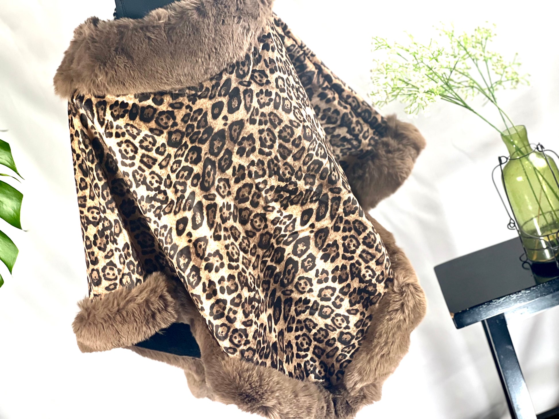 Leopard Poncho, Faux Fur Trim, Suede Cape, Handmade Wrap, Chic Shawl, Animal Print, Eco Chic Cape, Luxe Outerwear, Boho Poncho, Vintage Style, Trendy Wrap, Artisan Shawl, Fashion Cape