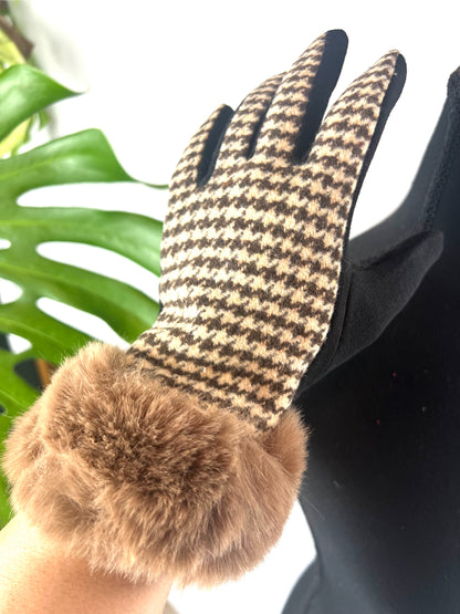 Houndstooth Glove, Faux Fur Cuff, Khaki Gloves, Touchscreen Glove, Vintage Gloves, Chic Winterwear, Soft Handwear, Retro Accessory, Patterned Gloves, Warm Gloves, Elegant Gloves, Fur Trim Gloves, Stylish Gloves